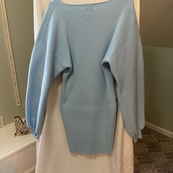 Light Blue V-Neck Sweater Dress with oversized Sleeves size large - Picture 5 of 14